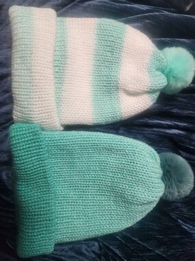 Brand NEW w/ Tags Adult Mint & White Pom-Pom Knit Beanies — Cozy Winter Hats